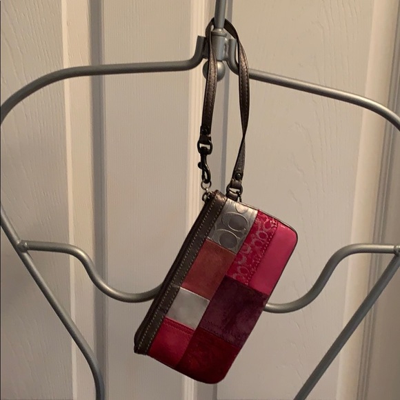 HOLIDAY COACH WRISTLET - Picture 1 of 7